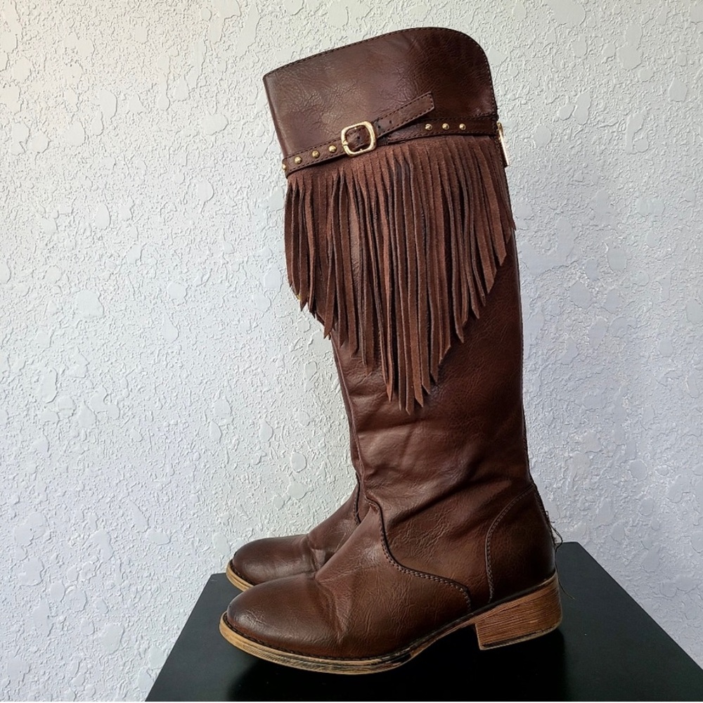 Kenneth Cole fringe boots size not listed they are like a 6.5/small 7